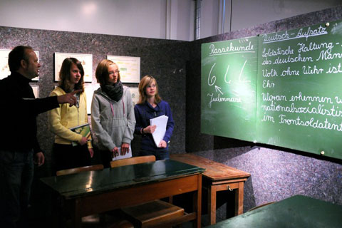 Bild zum Artikel: Wanderausstellung fr Schulen zum Thema Jugend im Nationalsozialismus
