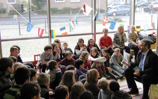 Bild zum Artikel: ber 50 Kinder beim bundesweiten Vorlesetag mit Oberbrgermeister Dehm